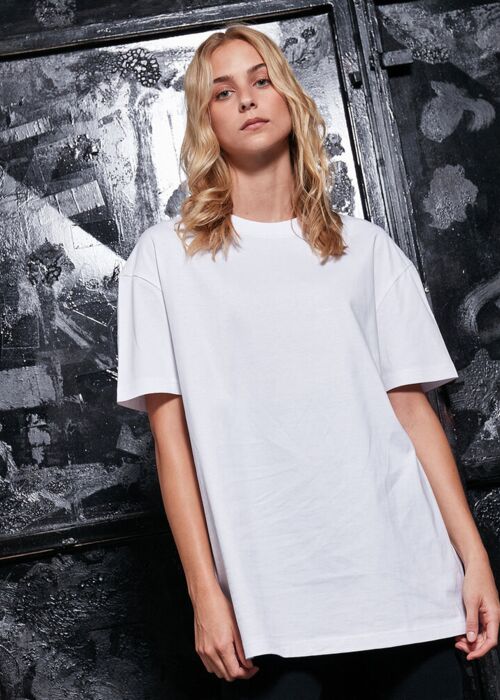 Women's oversized boyfriend tee Thumbnail