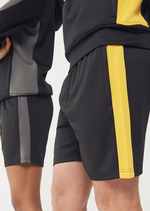 Knitted shorts with zip pockets Thumbnail